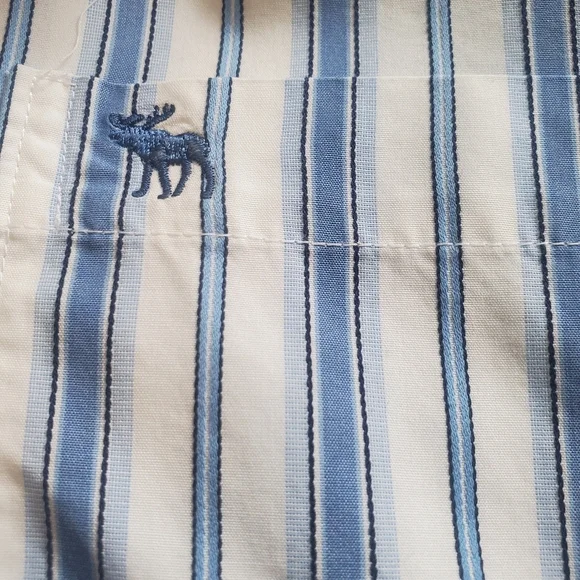 Abercrombie & Fitch Men's Size S Muscle L/Sl white shirt with Lt. Blue stripes - Picture 9 of 10